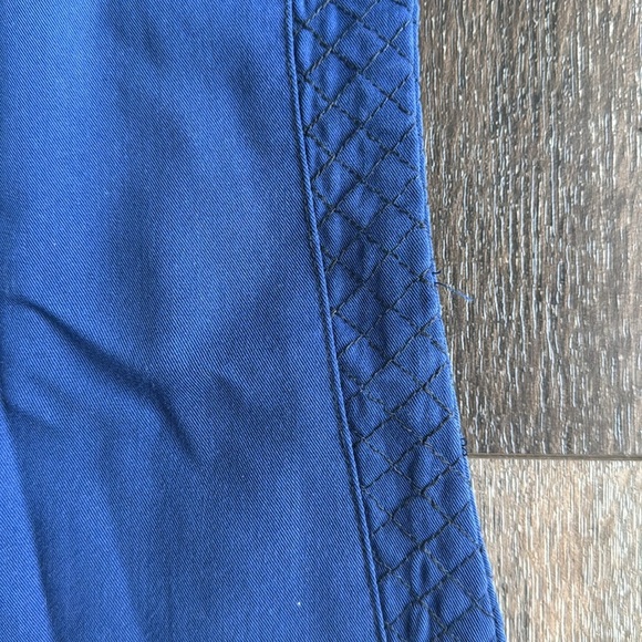 Vera Bradley Medical Scrub Top.  Women’s size small.  Navy blue. Good condition. - Picture 6 of 6